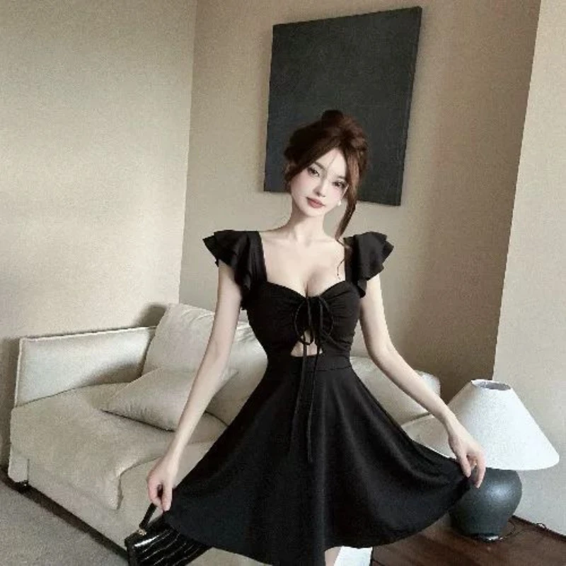 

Сексуальное чистое и сексуальное платье с глубоким вырезом и полой юбкой