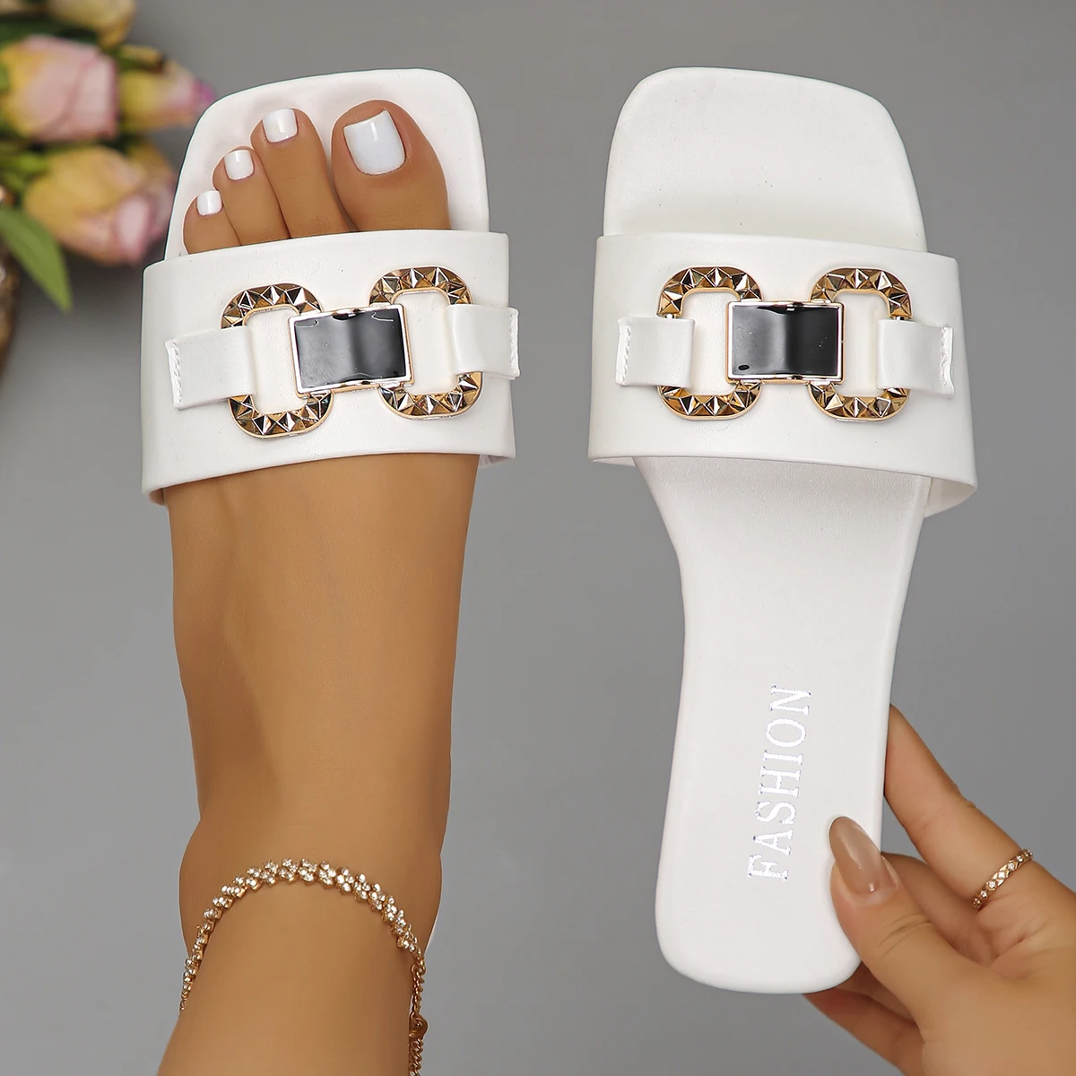 

Women Fashion Casual Slippers Summer New Metal Buckle Sandals Square Head Rubber Shoes Women Sexy Slip on Slippers Slides Women