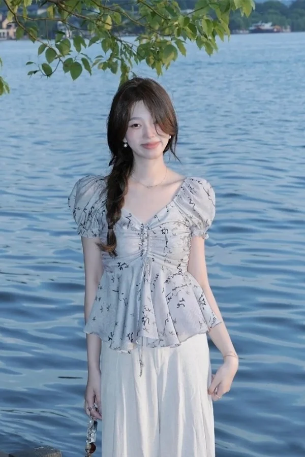 

New Chinese Style Design Niche Puff Sleeve Floral V-neck Shirt for Women's Summer New Fashion Top