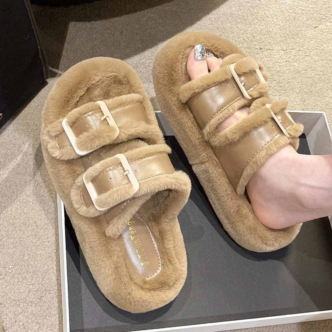

Women Faux Fur Slippers Fashion Fluffy Slides Female Autumn Winter House Shoes Thick Sole Slip-on Ladies Indoor Street Slipper