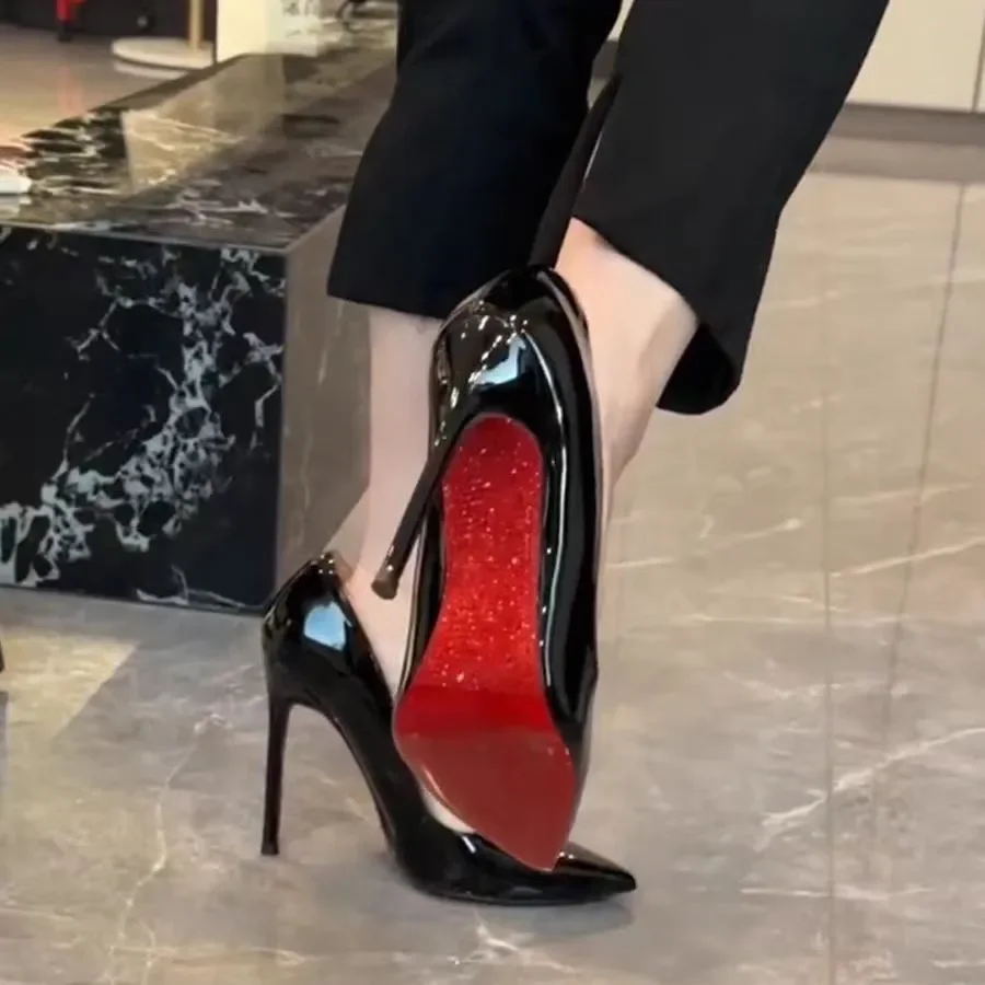 Tacones altos con suela roja, tacones delgados para mujer, temperamento de aire lateral negro, punta puntiaguda versión coreana