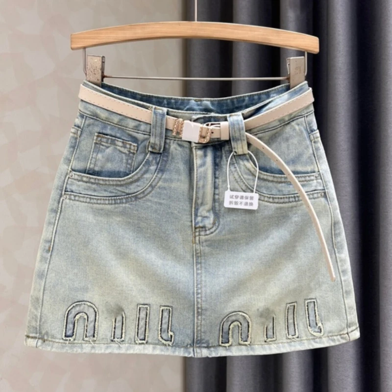 

Светлая джинсовая юбка женская летняя, новая, в иностранном стиле, тонкая, ретро, с высокой талией, не просвечивающая, облегающая бедра, А-образная, короткая, в стиле ски-юбка.