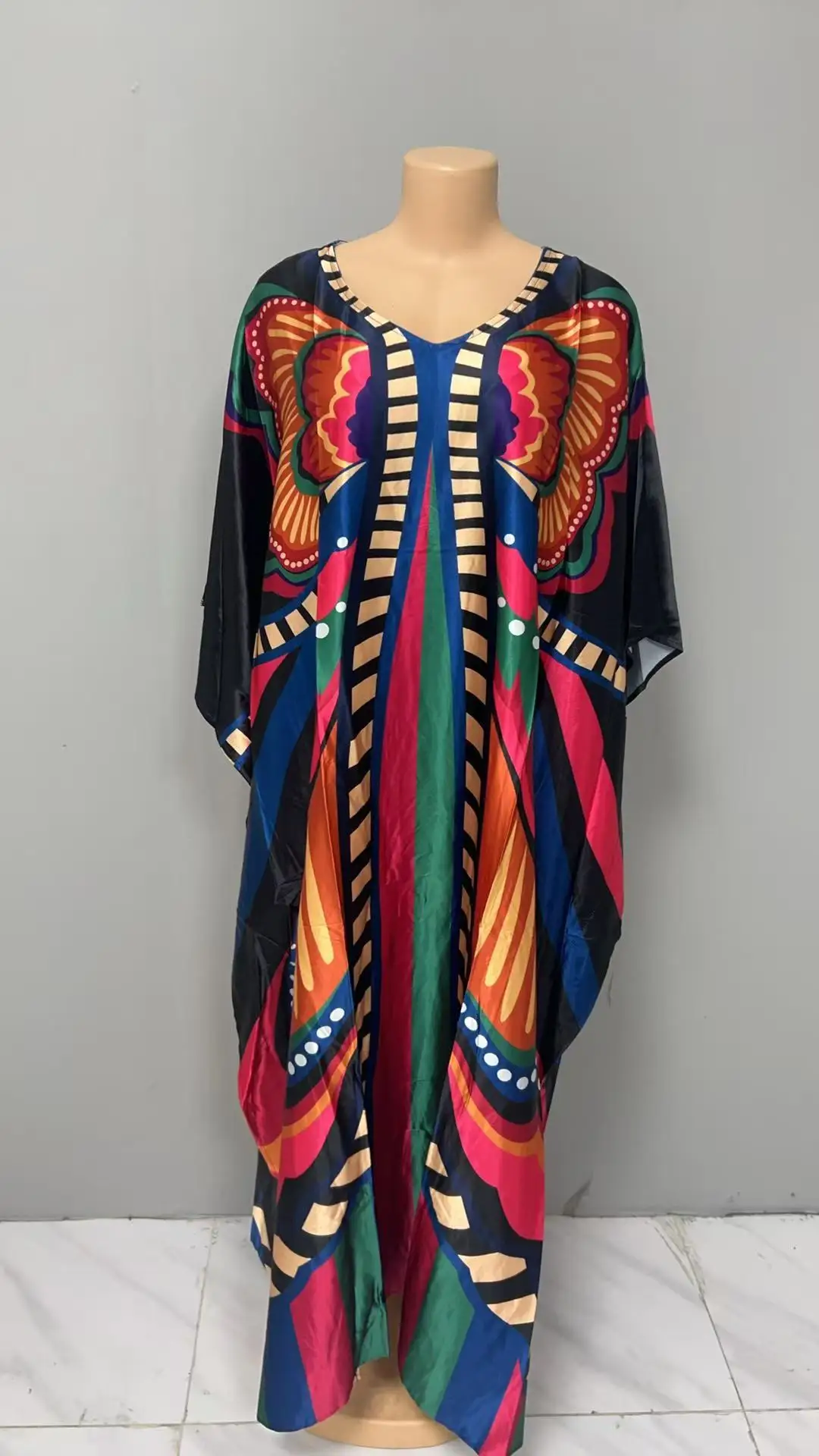 فستان نسائي مريح بمقاس كبير، طباعة زهور، تنورة طويلة بخصر فضفاض، أكمام تشبه جناح الخفّاش، رقبة على شكل V، طول الكاحل، أزياء أنيقة