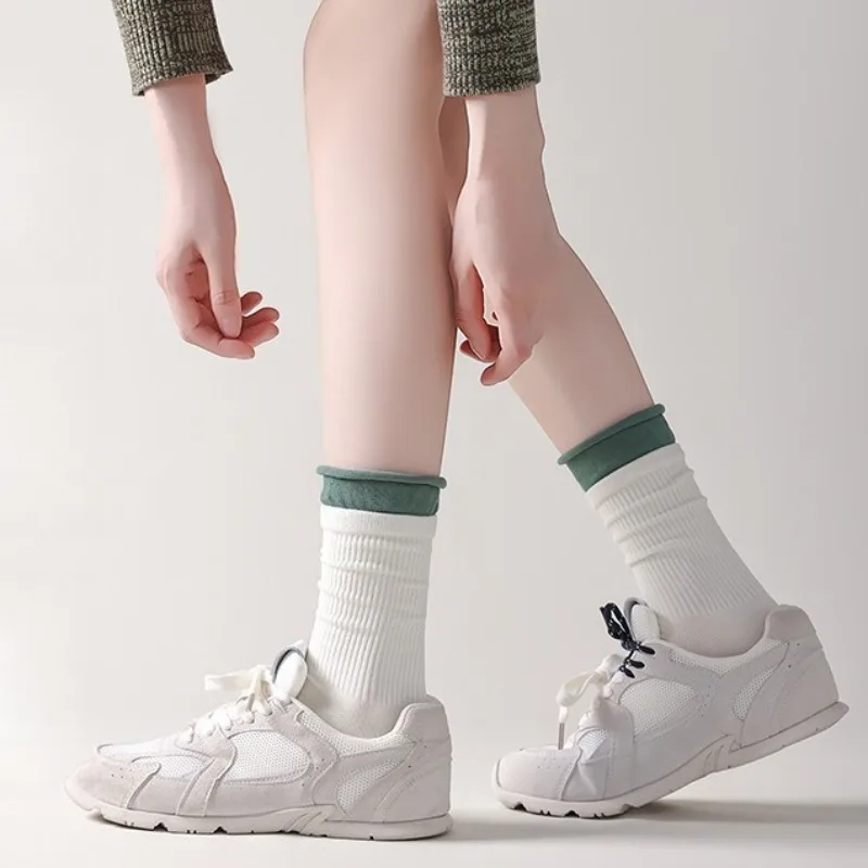 ถุงเท้าผ้าฝ้าย 3 คู่ สำหรับฤดูใบไม้ร่วงและฤดูหนาว ถุงเท้าแฟชั่นสำหรับเด็กผู้หญิงและผู้หญิง ถุงเท้ากันลื่น ชุดถุงเท้าลำลอง ถุงเท้าผู้หญิงอุ่นสบาย คุณภาพสูง