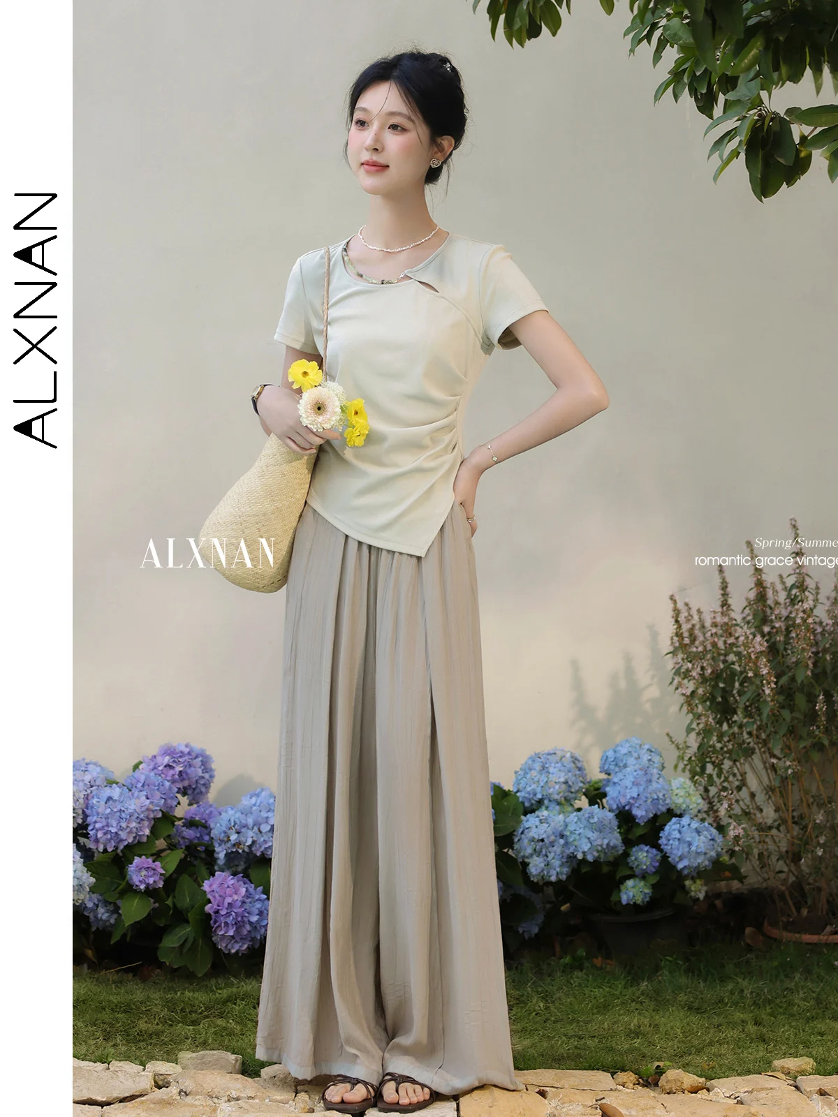 ALXNAN dames T-shirt lichtgroen slim fit katoen korte mouw T-shirt 2025, zomer nieuwe elegante kralen ontwerp vrouwelijke tops L53719