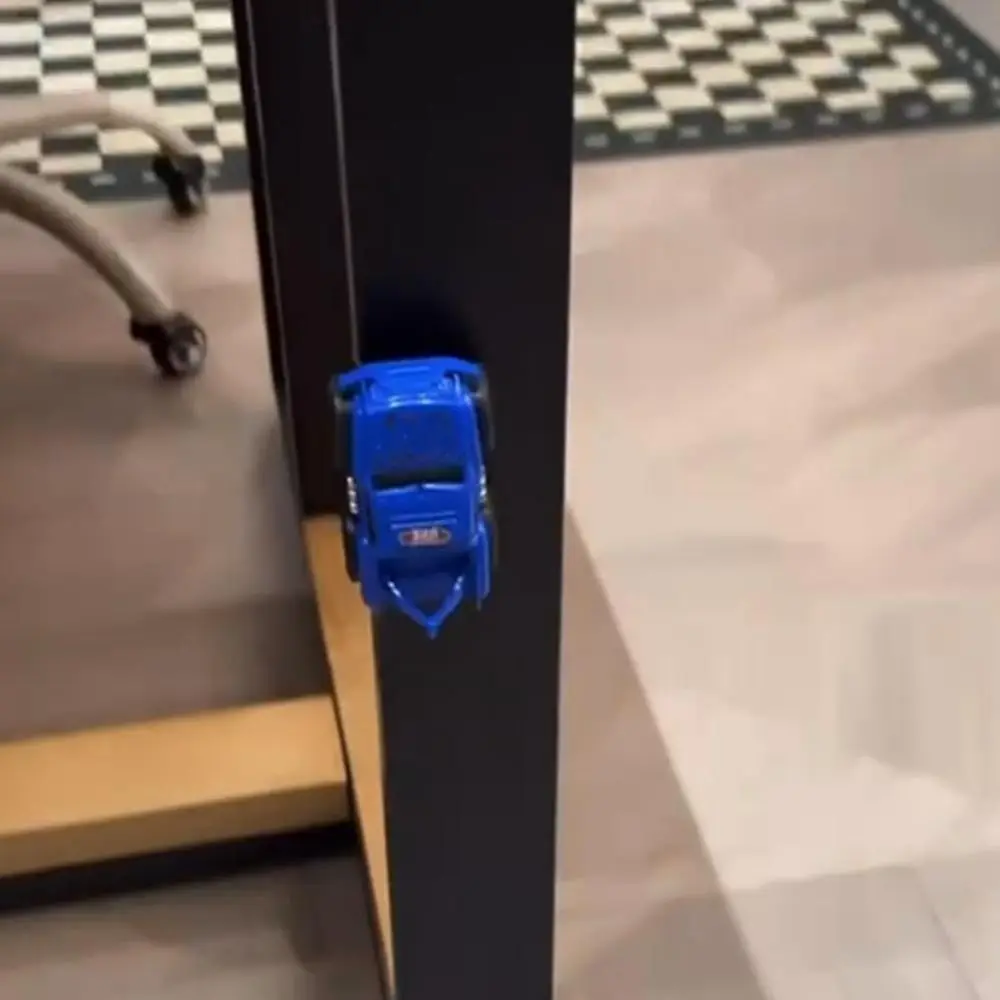 Anti-Gravity Wall Climbing Car Toy 360 Degree Rotating Pull-Back Inertial Wall Car Toy Inertial Magnetic levitation