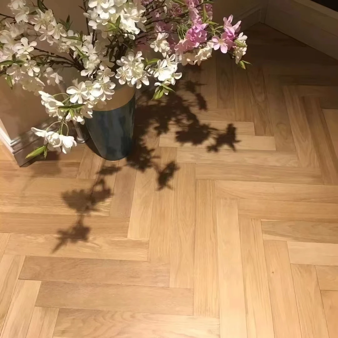 Versión personalizada piso de roble de ingeniería sólida en espiga duradero