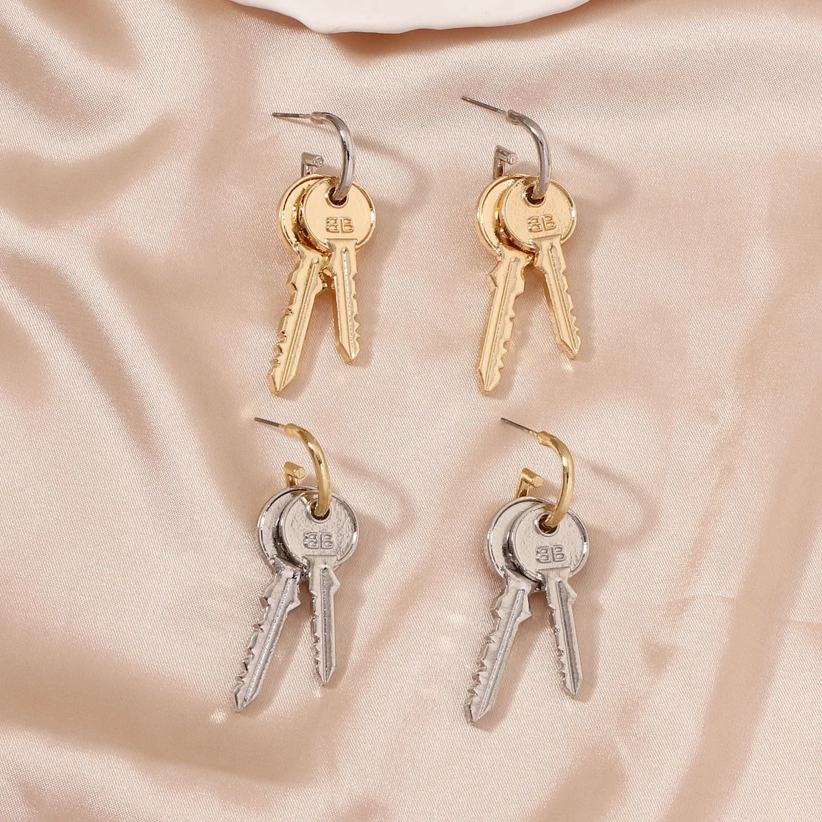 Fashion temperament unique design sense key geometric earrings, suitable for women to match