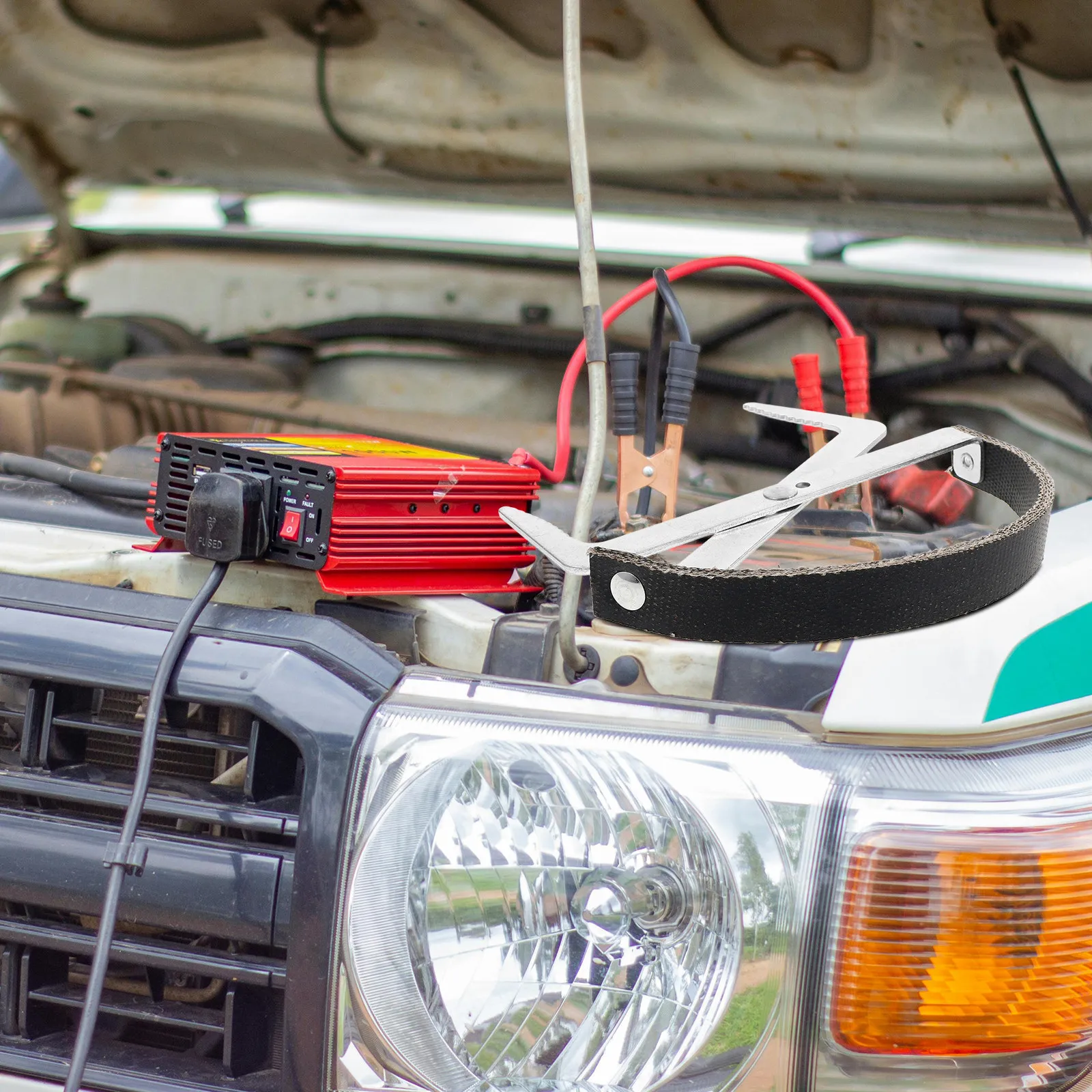 

Универсальный инструмент для переноски автомобильных и грузовых аккумуляторов: прочный железный корпус с резиновыми элементами, зубчатой рукояткой, повышенной устойчивостью, для тяжелых условий эксплуатации