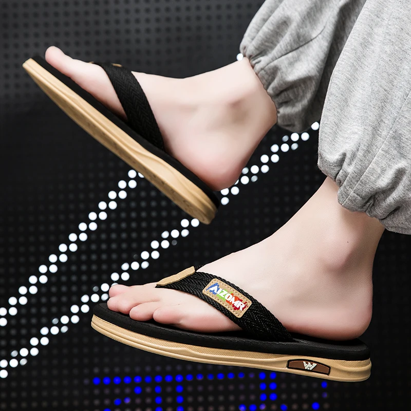 

Summer fashion trend: new men’s slip-on sandals with soft soles,wear-resistant,durable,and a squishy feel,with adjustable straps