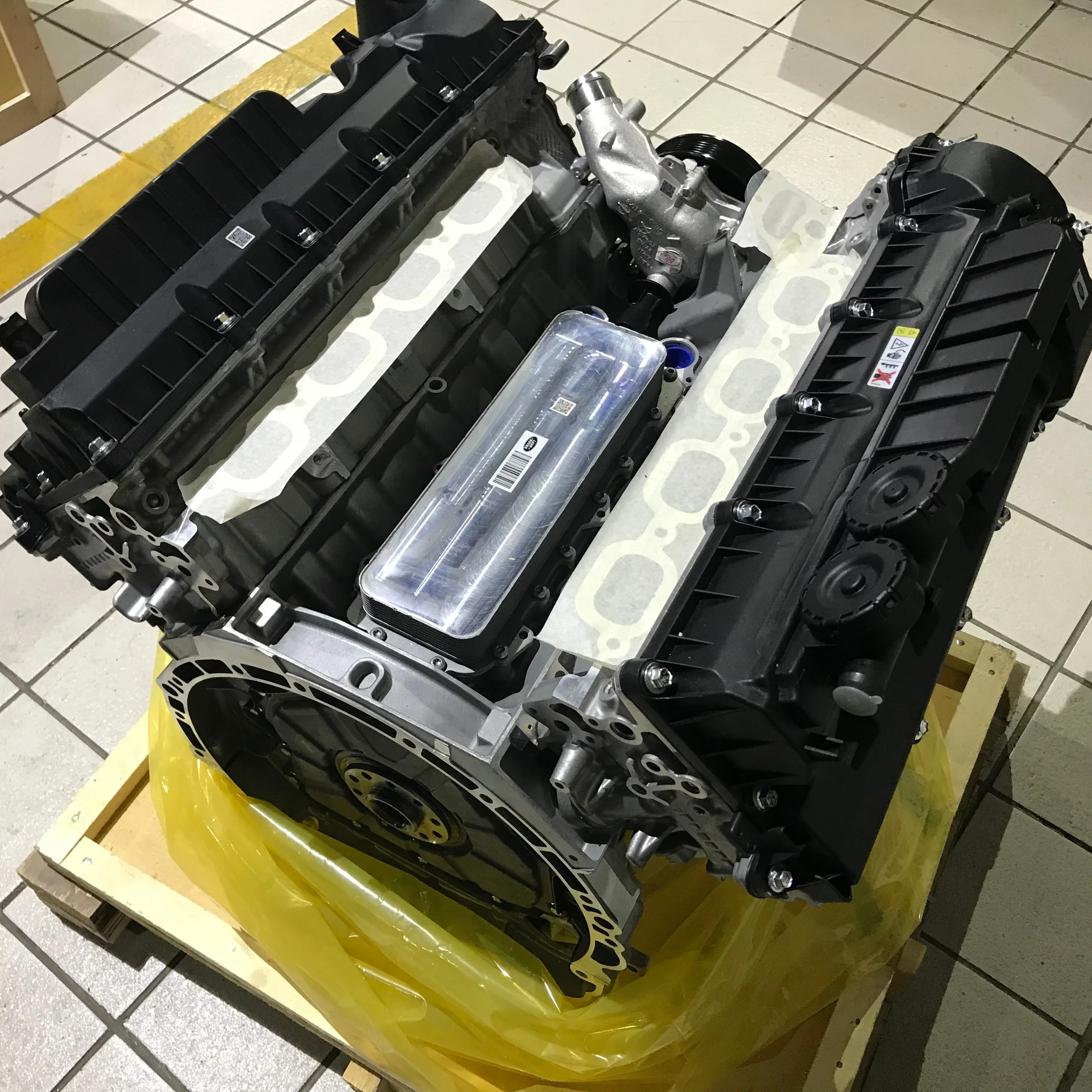 ランドローバー用新型5.0Tエンジン、メーカー製自動車ピストンエンジン組立