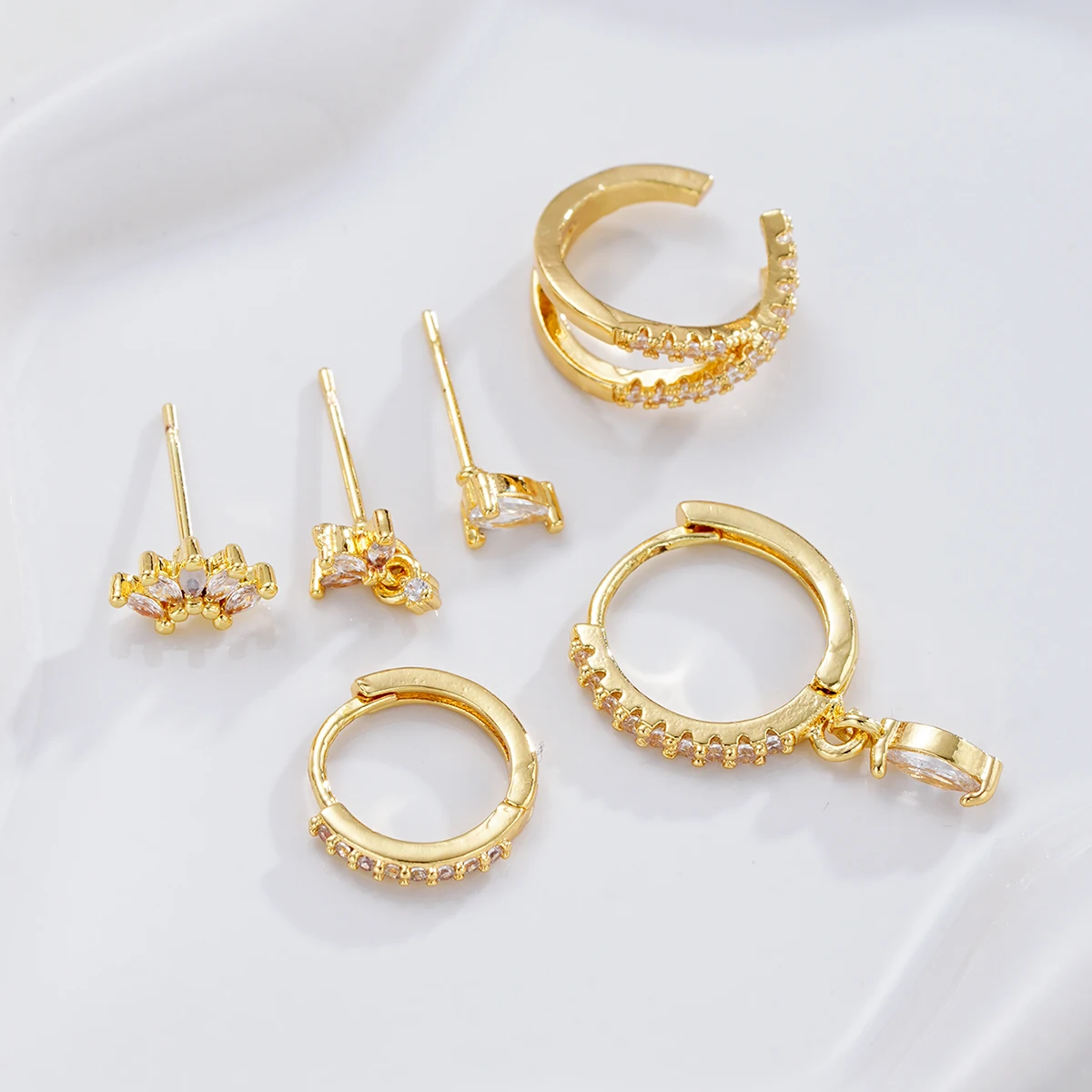 6-teiliges europäisches und amerikanisches minimalistisches Edelstahl-Zirkon-Ohrclip-Set für Damen, elegante Ohrstecker, Schmuckgeschenke – Detail 5