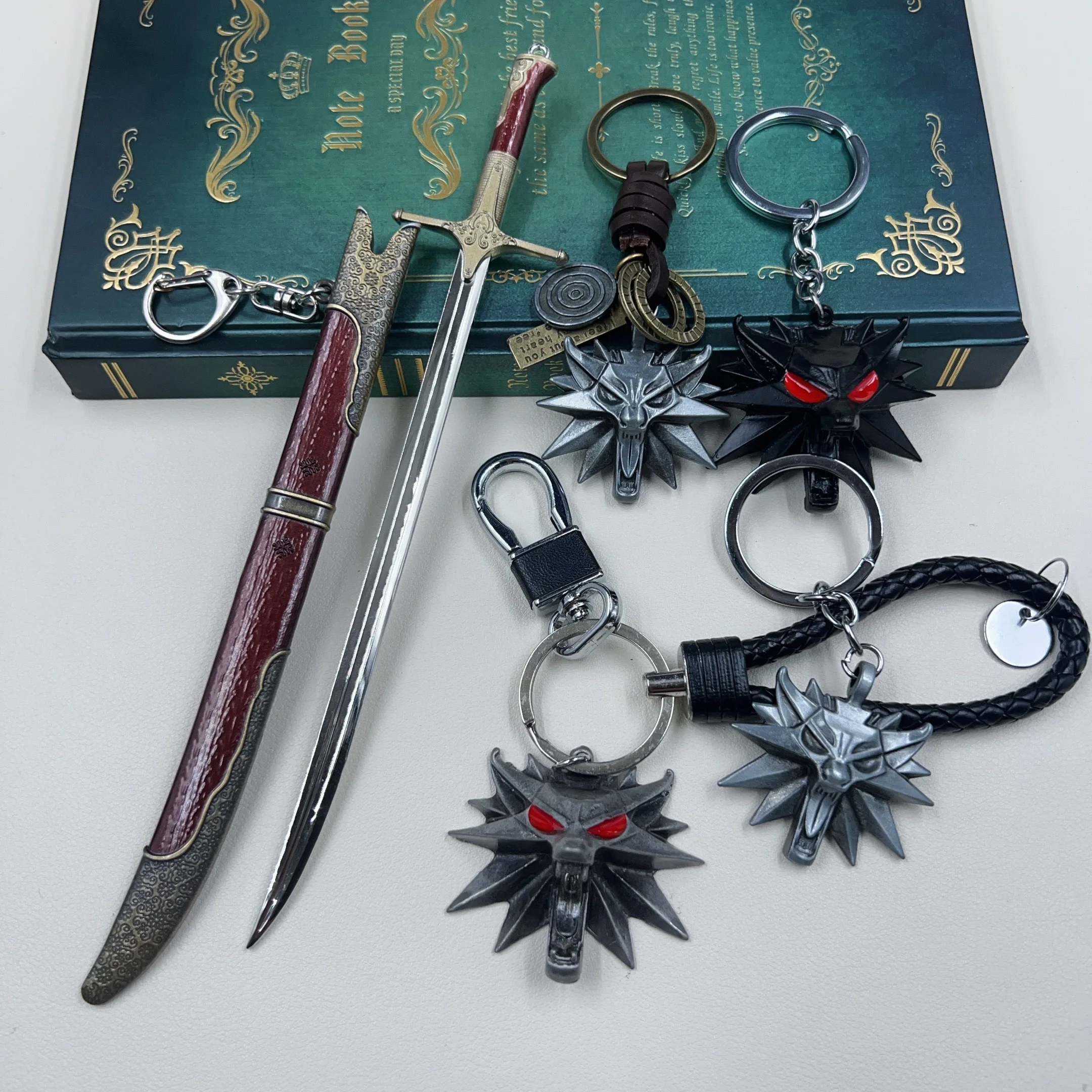 

22cm Iris Sword with Wolf Head Keychain TW3 Game Peripherals Geralt Aerondight Sword with Scabbard Model Keychain Craft Gifts