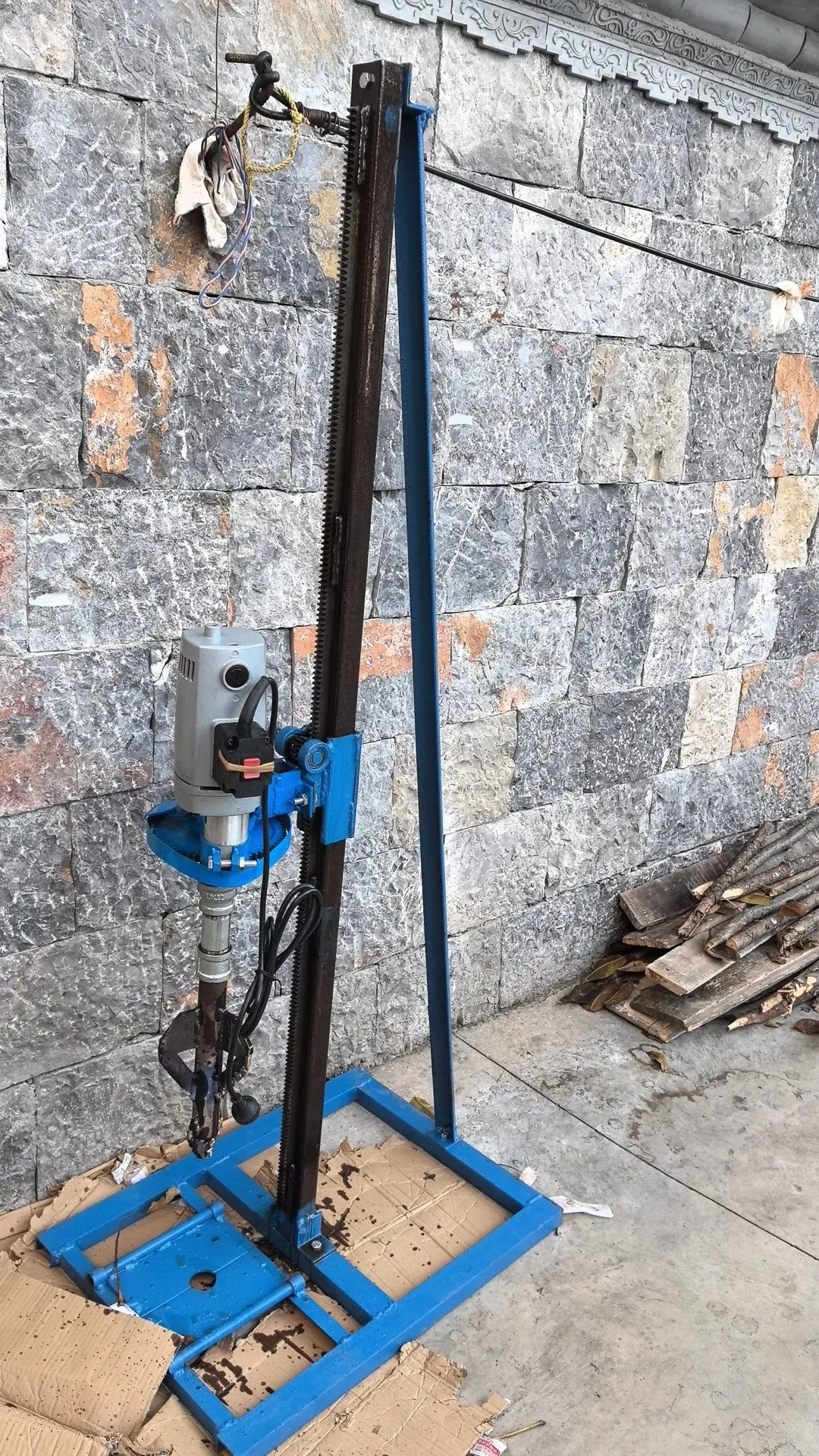 2025Latest Hand Shelf Small Caliber Electric Drilling Rig Price Water Well Drilling Machine for Sale