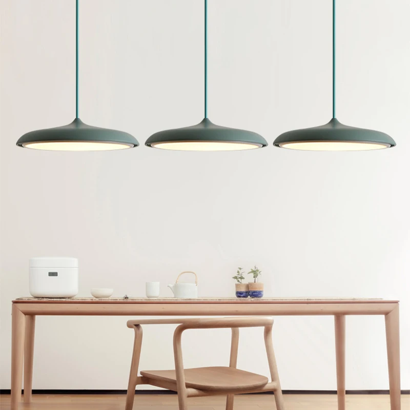 Lampe LED suspendue au design moderne macaron, luminaire décoratif d\'intérieur, idéal pour une cuisine, un restaurant, une boutique ou un hôtel