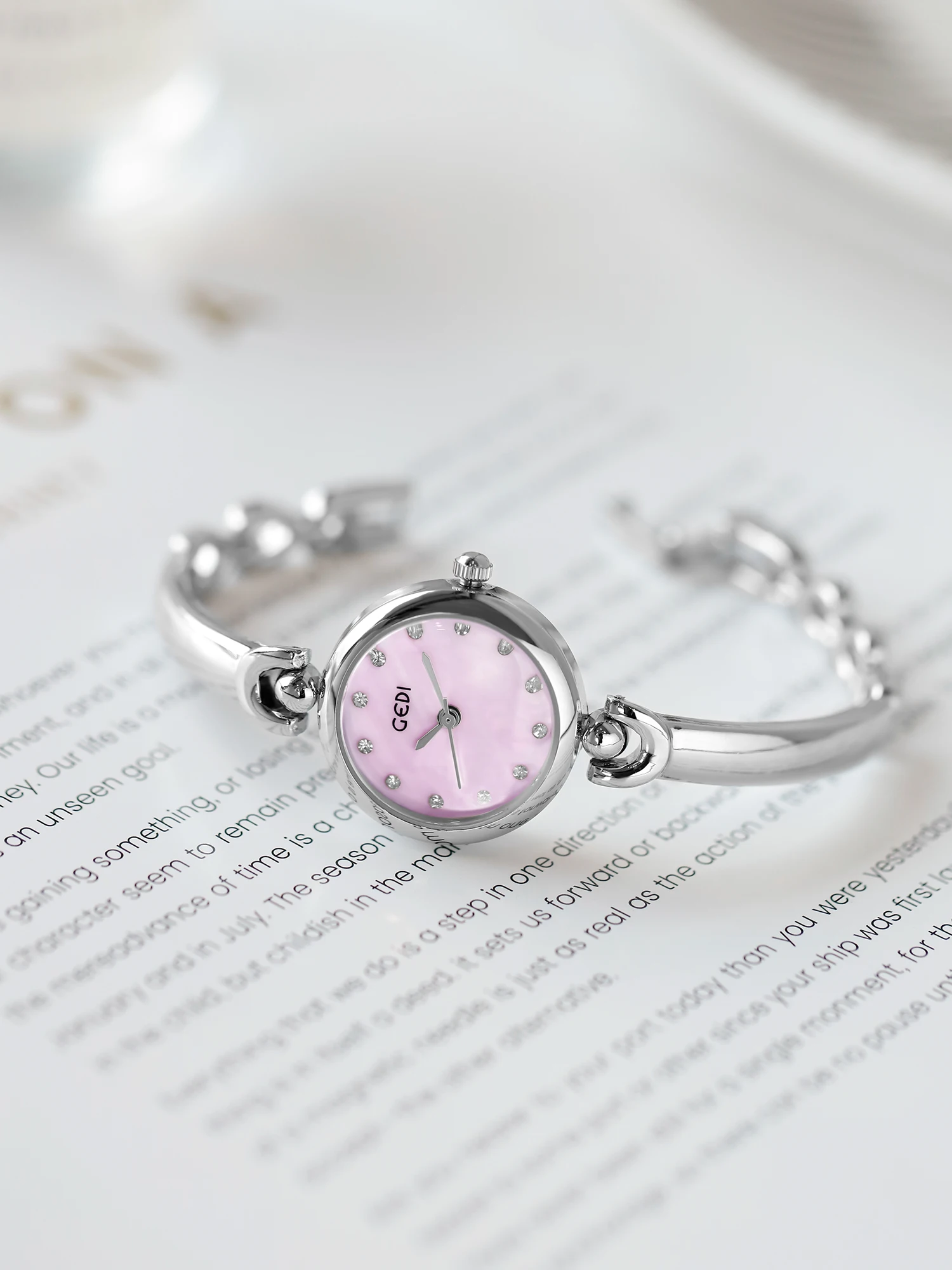 

Watch for women 2025 new style high-end design mother-of-pearl small dial watch female student gift for women