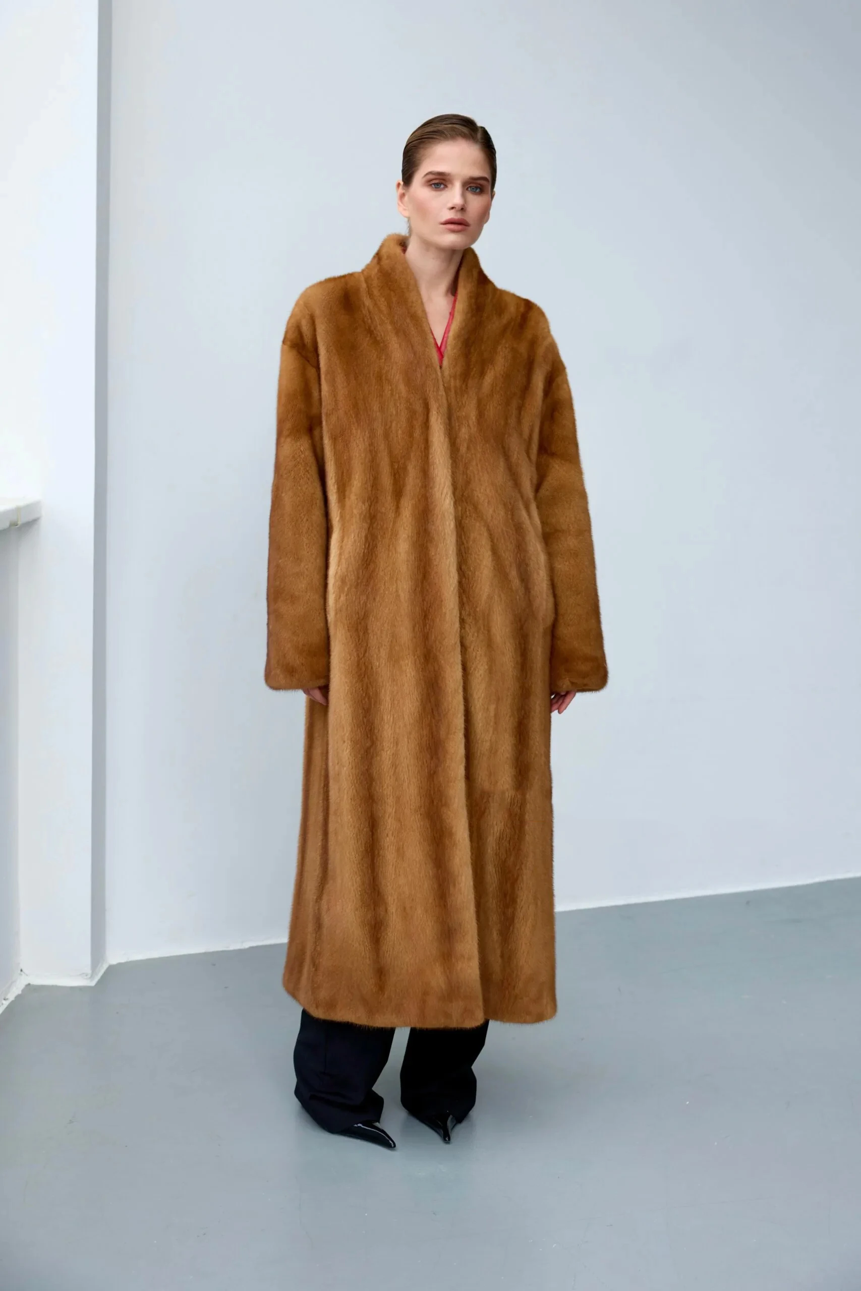 Laur 2026 Long faux mink fur coat for women, loose oversized silhouette, warm winter outerwear, minimalist luxury style