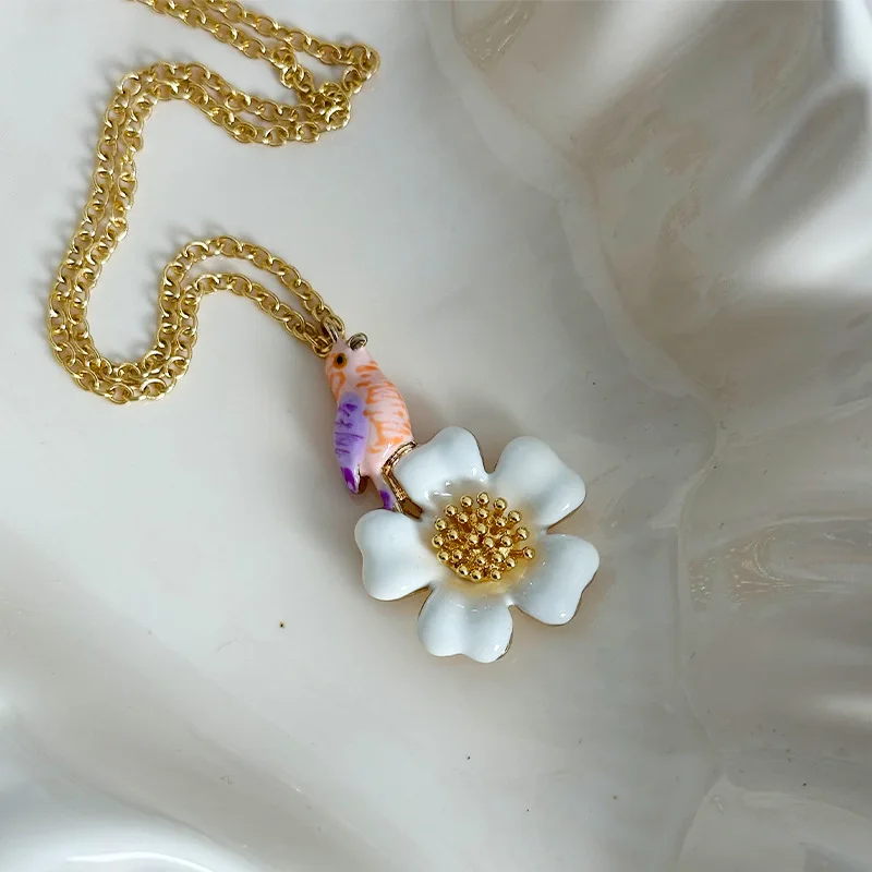 

Exquisite Enamel Glazed Parrot Flower Necklace for Women, High-end Vacation Versatile Jewelry Gift