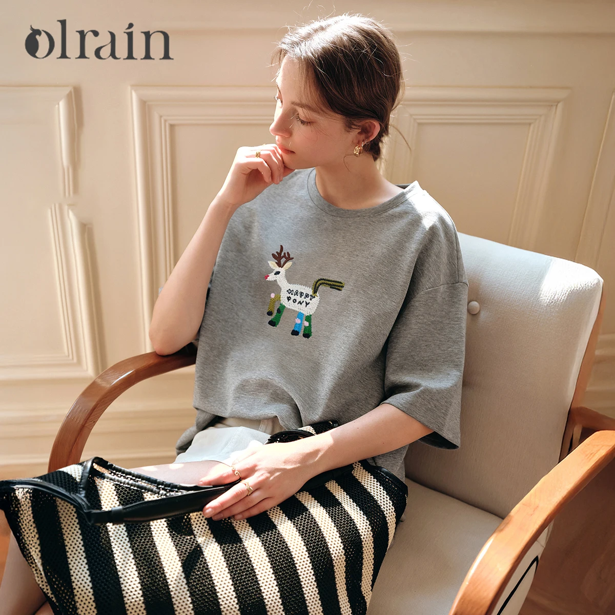 

OLrain Summer Clothes Woman 2026 Gray O-neck Oversized Embroidered Pattern Drop Sleeves Ladies Short Sleeve Tops O57XT99219