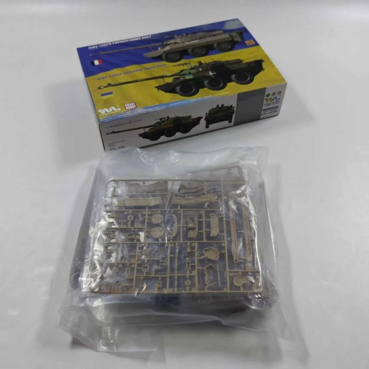 Tiger Modell 4675 im Maßstab 1/35 des AMX 10RC der französischen Armee 2021 Ukraine 2022-2023 Plastikmodellbausatz