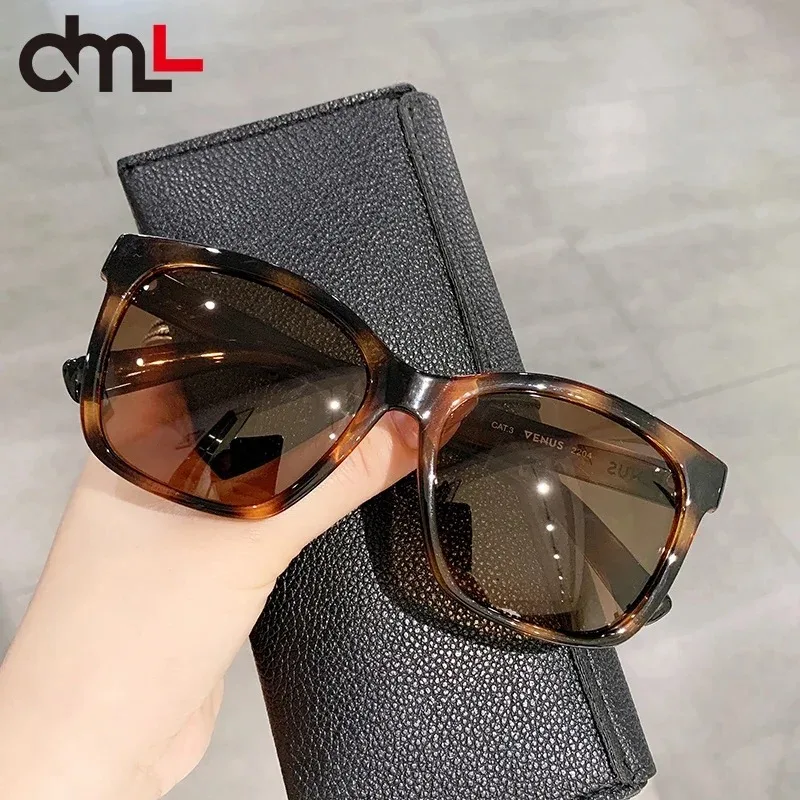 

Premium Unisex Square Retro Sunglasses TR90 Ultra Lightweight Material Retro Beach Travel Women's Sunglasses