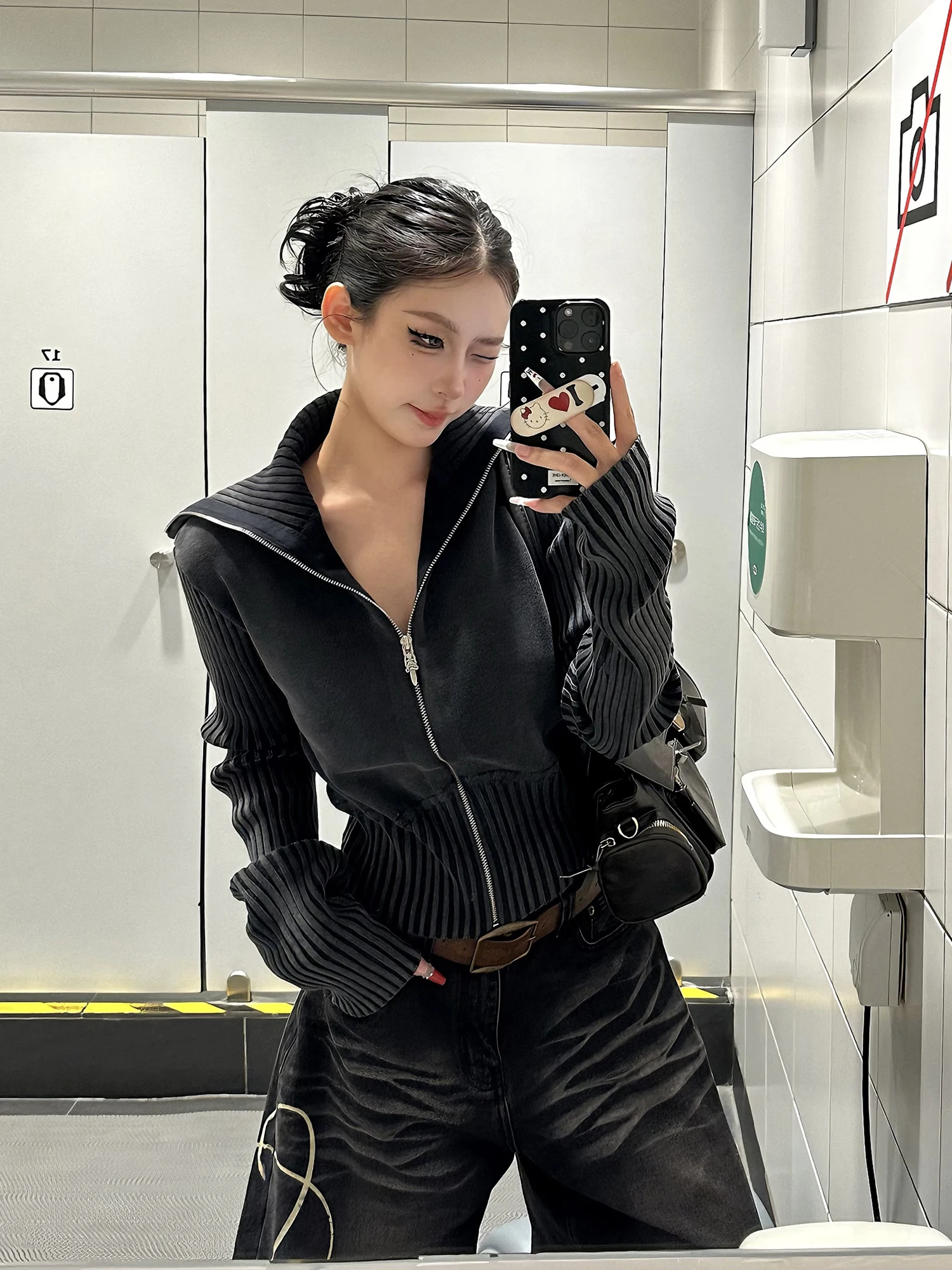 เสื้อคาร์ดิแกนไหมพรมคอสูงสไตล์อเมริกันย้อนยุคสำหรับผู้หญิง ใส่ได้ทุกโอกาส ให้ความรู้สึกหรูหราและเพรียวบาง เหมาะกับฤดูใบไม้ร่วง