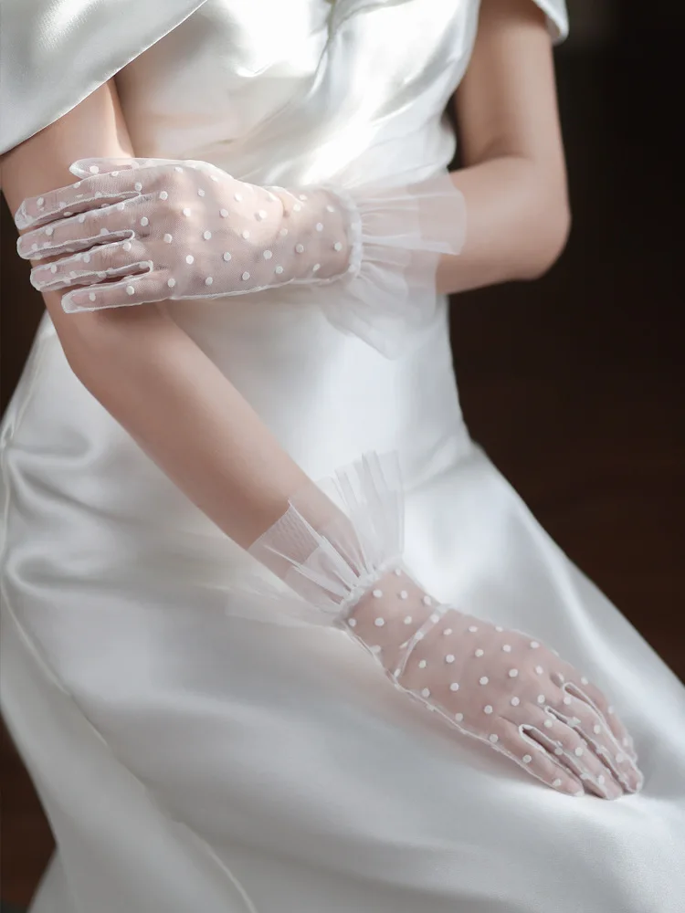 Bride Gloves Elegant Wedding Accessories Short Mesh Bridal White Lace Gloves For Women Bridesmaid Prom Party Gloves