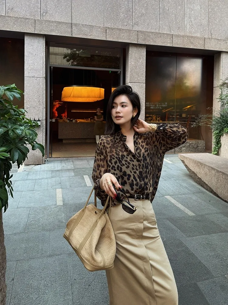 

Elegant Misty Leopard Print Shirt Women's Fashionable Top the Meng Wild Leopard Style Loose Fit Long Sleeve Button down