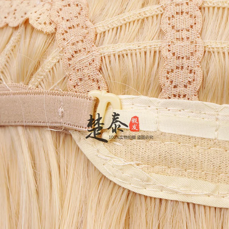 Krista Lenz Christa Cosplay Perücke Kurze Blonde Kyojin Renz Hitzebeständige Kunsthaarperücken + Perückenkappe