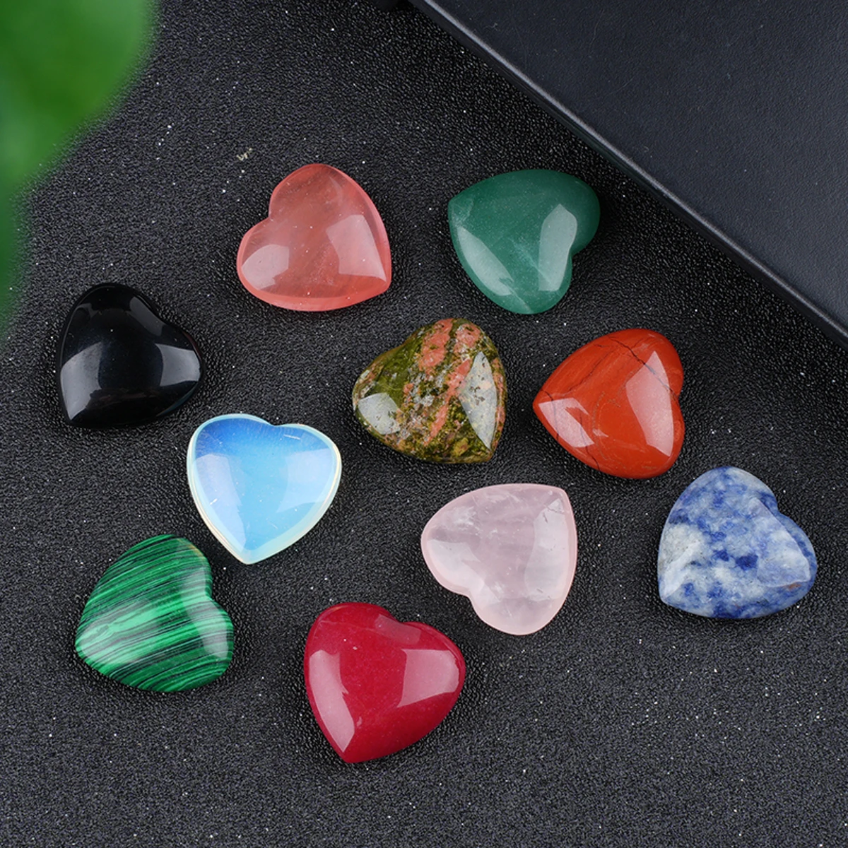 

4Pcs Fish Tank Ornament Natural Semi-Precious Heart Shaped Small Ornament 25mm For Office Desk Kitchen Decorative