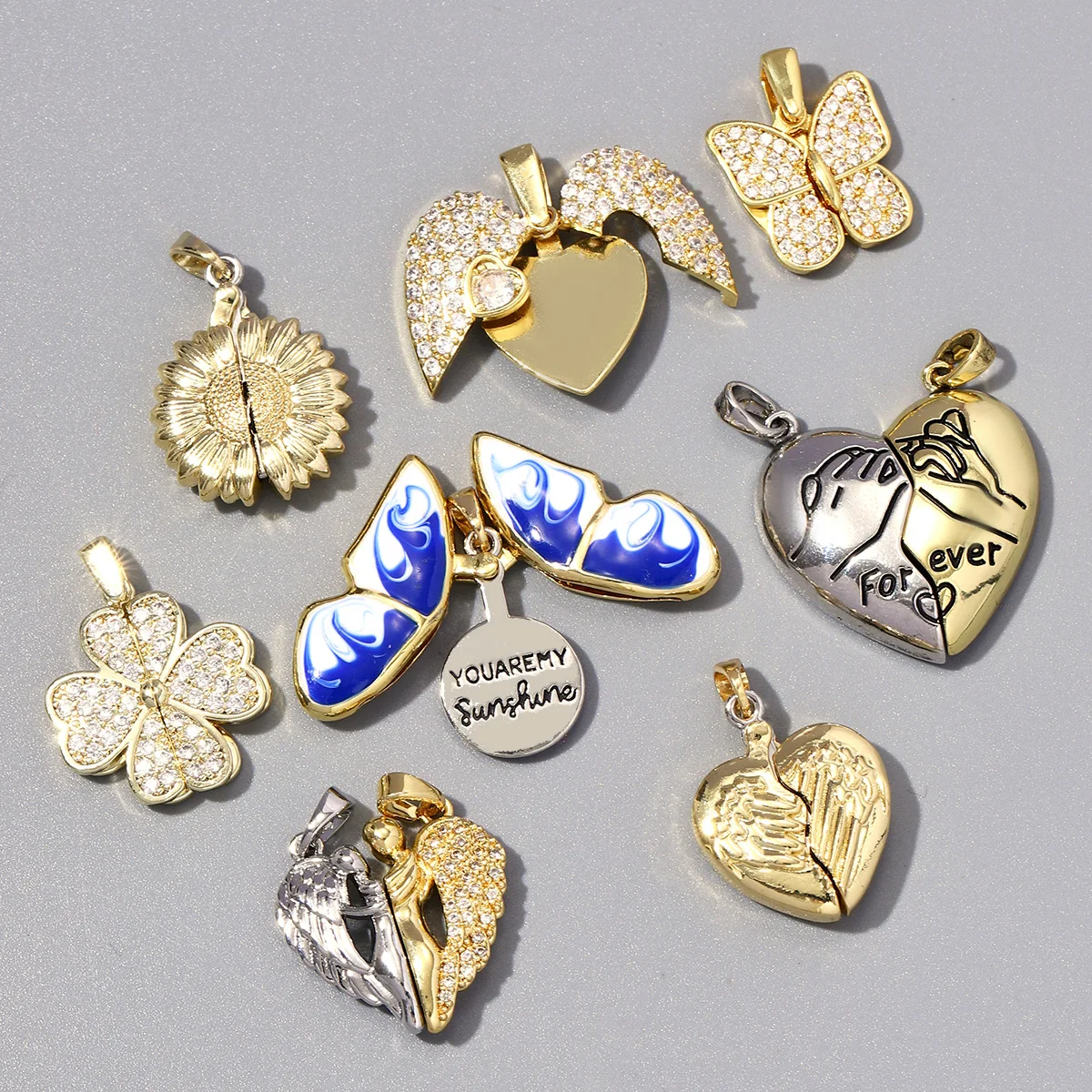 LAVIXMIA Lot de 3 pendentifs de collier DIY à deux tons, ouvrables, motifs marguerite, 'You Are My Sunshine', trèfle et cœur, bijoux pour couple