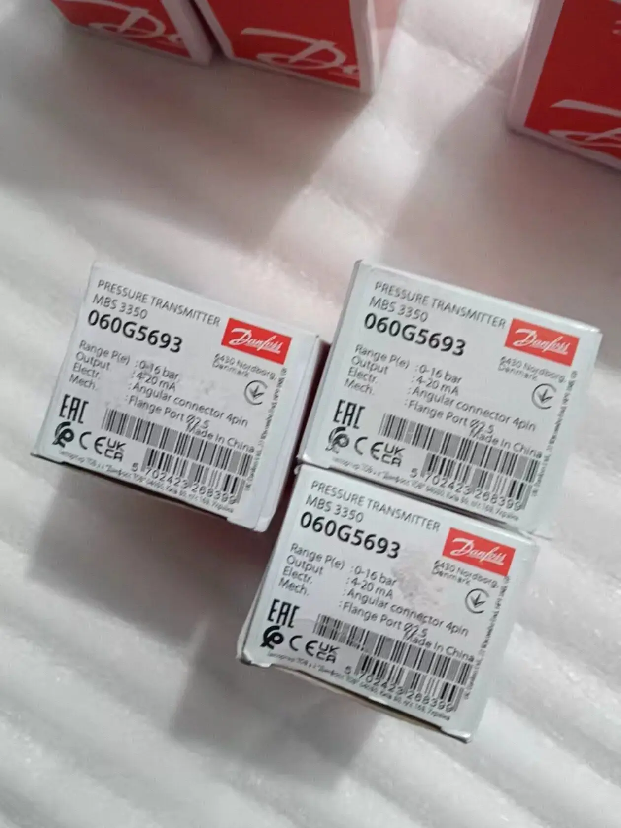 Model 060G5693 New Danfoss Pressure Sensor MBin stock