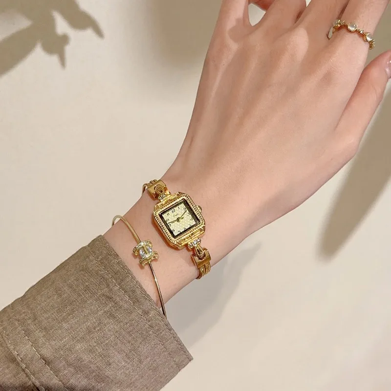 Luxury Exquisite Gold Quartz Watch Women Fashion Square Dial Diamond Ladies Watch Simple Elegant Female Clock Gift Reloj Mujer