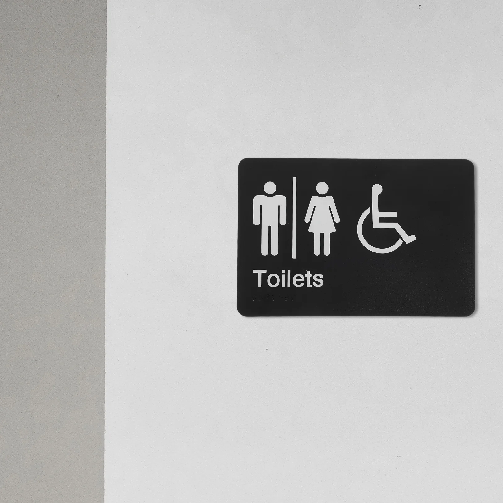 プラスチック製のトイレ標識 点字トイレ標識 明るい色 明確な文字 シンプルなデザイン さまざまな公共の場に適しています