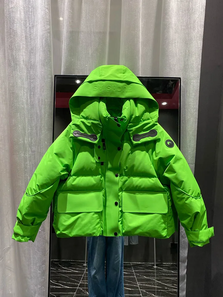 

Модный короткий стильный женский пуховик с большими карманами, зима 2025, новая стильная свободная и утягивающая универсальная куртка с капюшоном