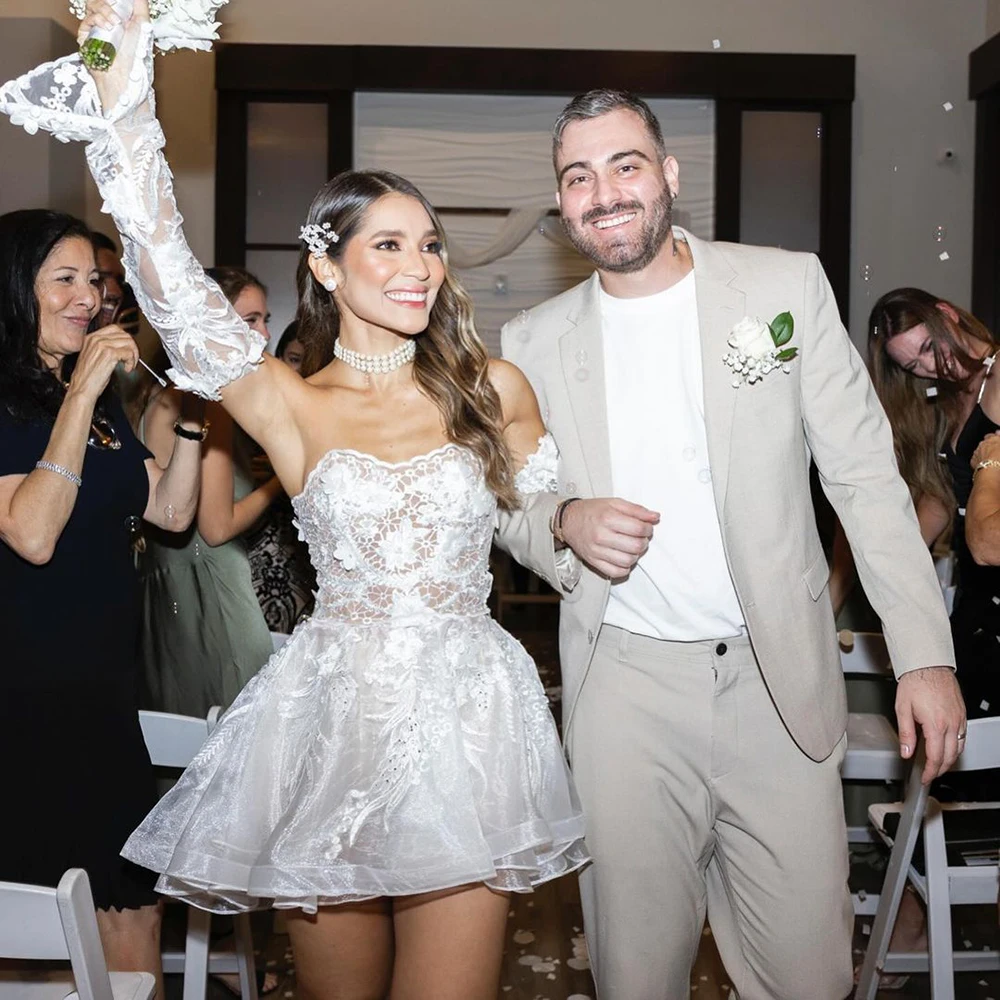 فستان زفاف دانتيل قصير حلو، رومانسي مزين بأكمام طويلة بدون أكتاف، أورجانزا لامعة مخصصة، فساتين زفاف من قطعتين