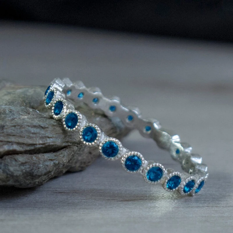Huitan Temperament Frauen Ringe mit Blau Zirkonia Hochzeit Party Elegante Accessoires Low-key Weibliche Ringe Erklärung Schmuck