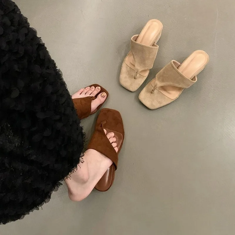 

2025 Summer New Women's Flip Flops Retro Design Thick Heel Fashion Open Toe Sandals Lightweight Comfortable Square Toed Slipper