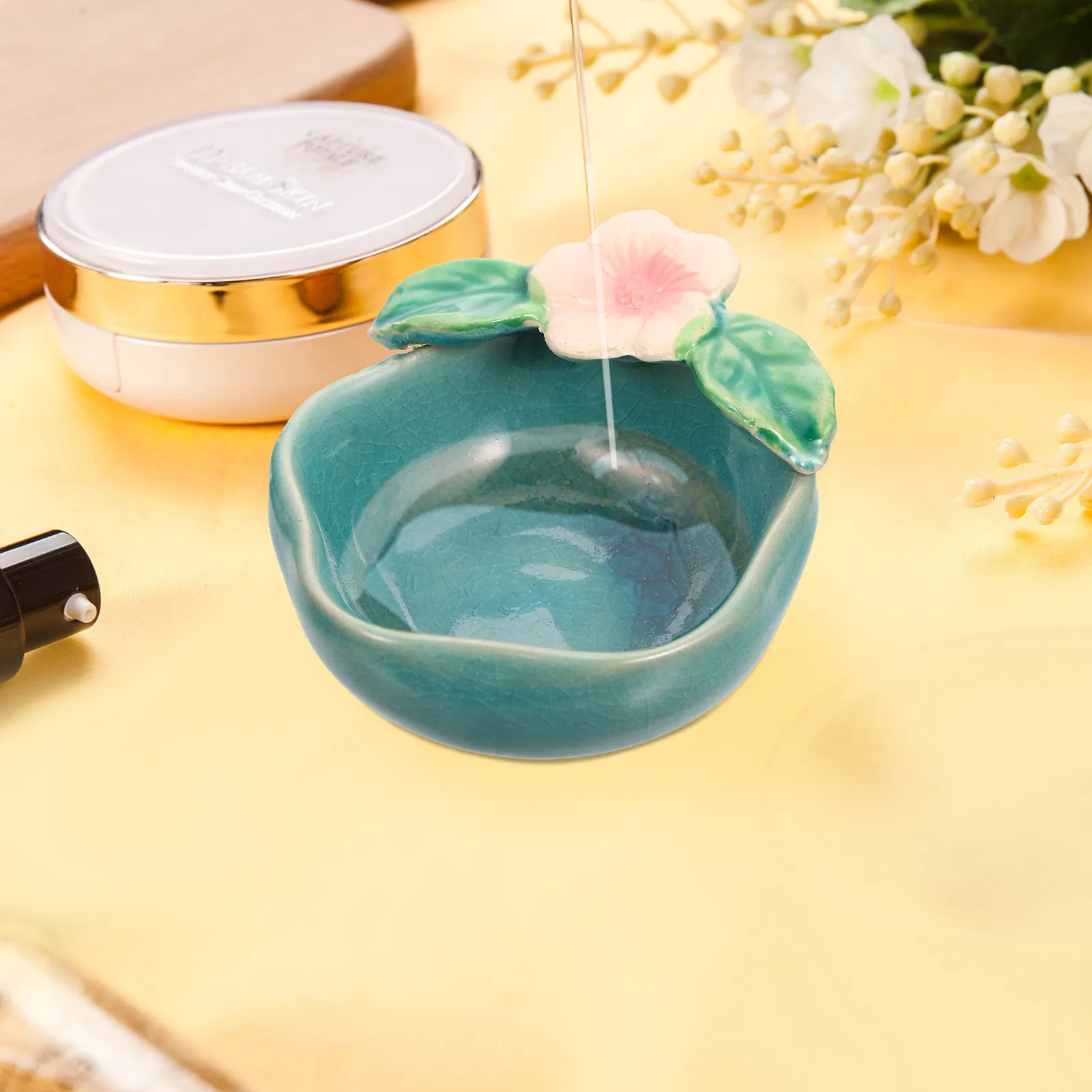 

Ceramic Bowl for Essential Oil and Face Mask Mixing Spa Blending Bowl Compact Size Smooth Surface Elegant Design Esthetician