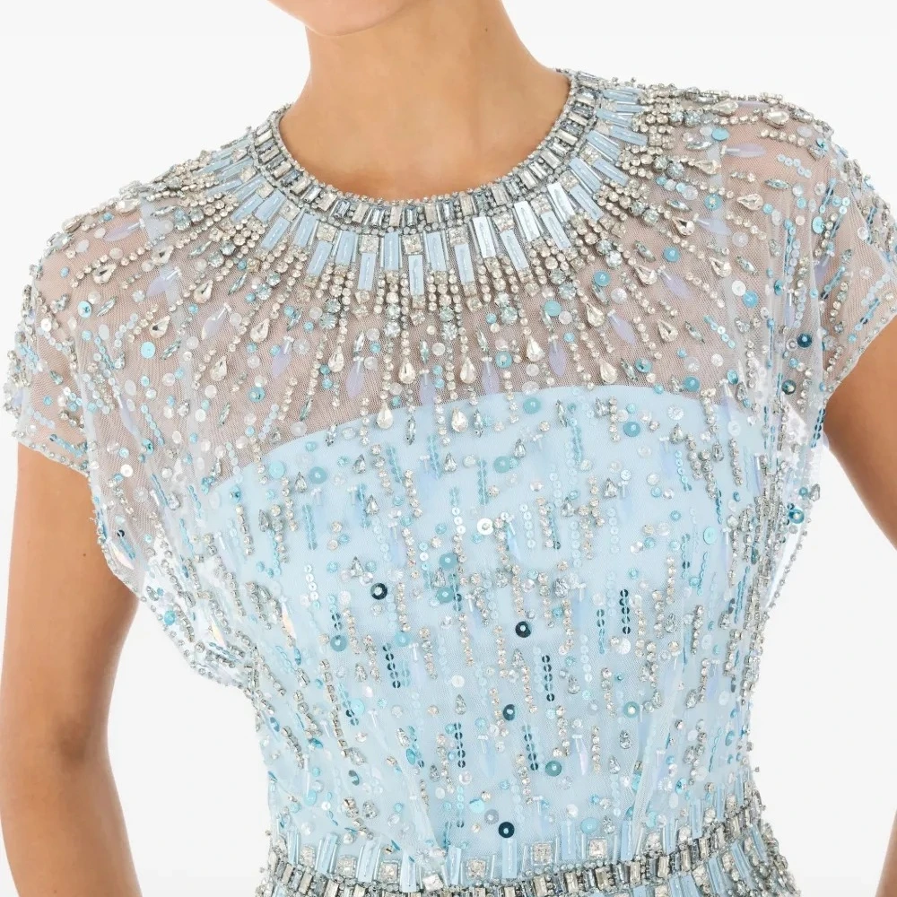 Maßgeschneiderte gerade, bodenlange Abendkleider, luxuriöses, mit Kristallperlen besetztes O-Ausschnitt-Kleid mit kurzen Ärmeln, Promi-Kleid, Partykleid 2026