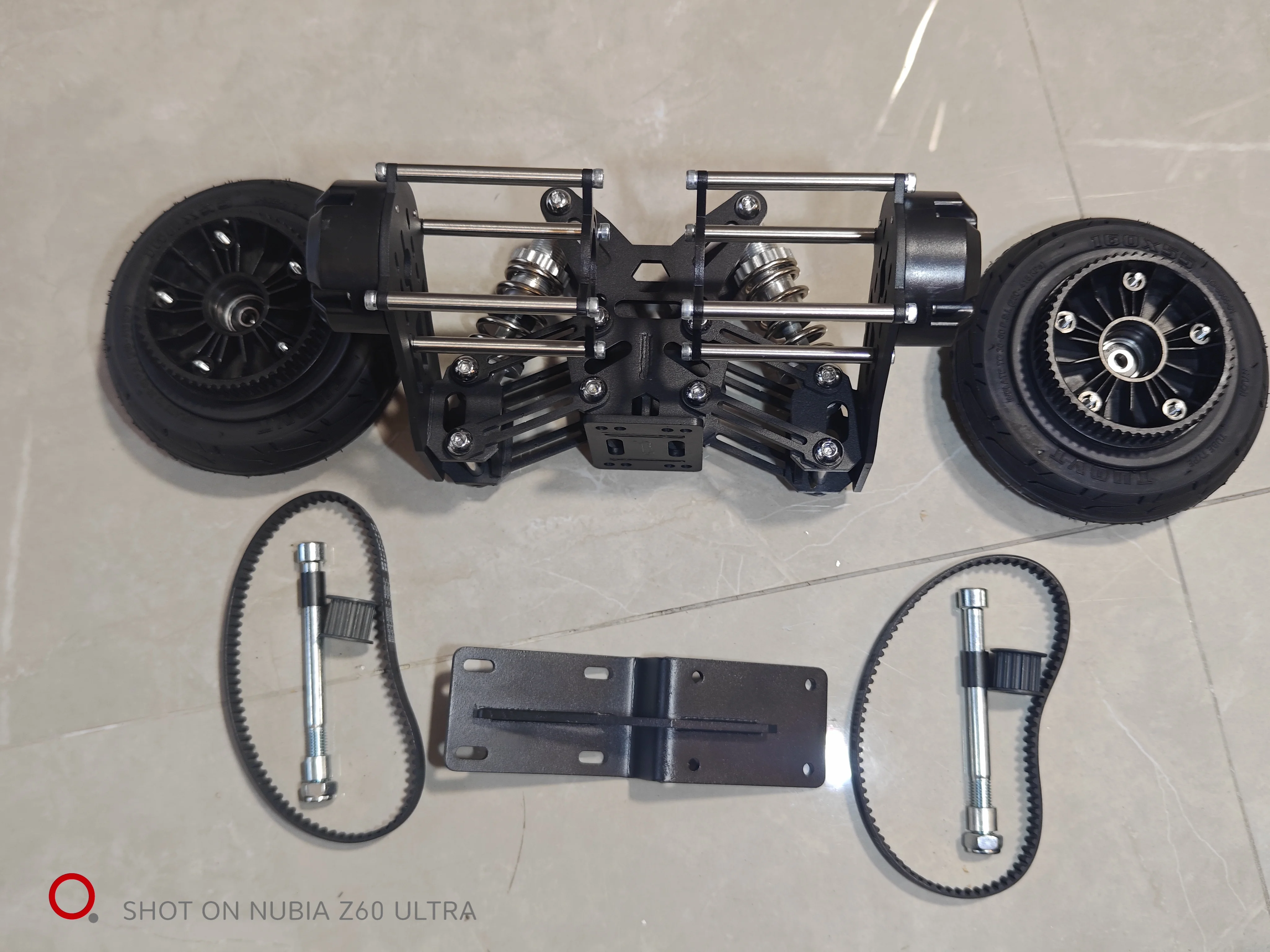 

Electric skateboard twist car shock absorption suspension assembly