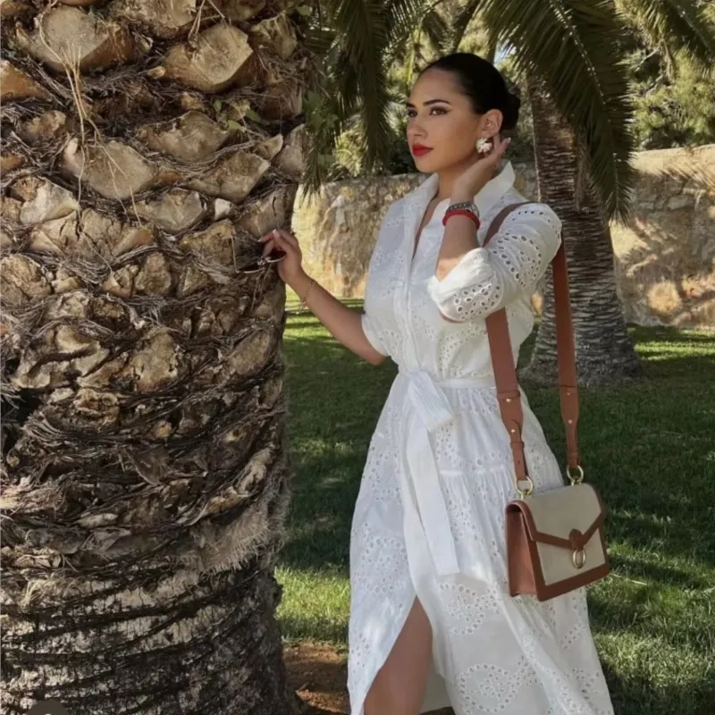 أنيقة شيك فساتين طويلة النساء 2025 جديد الصيف الأبيض واحدة الصدر قطع التدريجي المطرزة حزام فستان عطلة الشاطئ فساتين متوسطة الطول