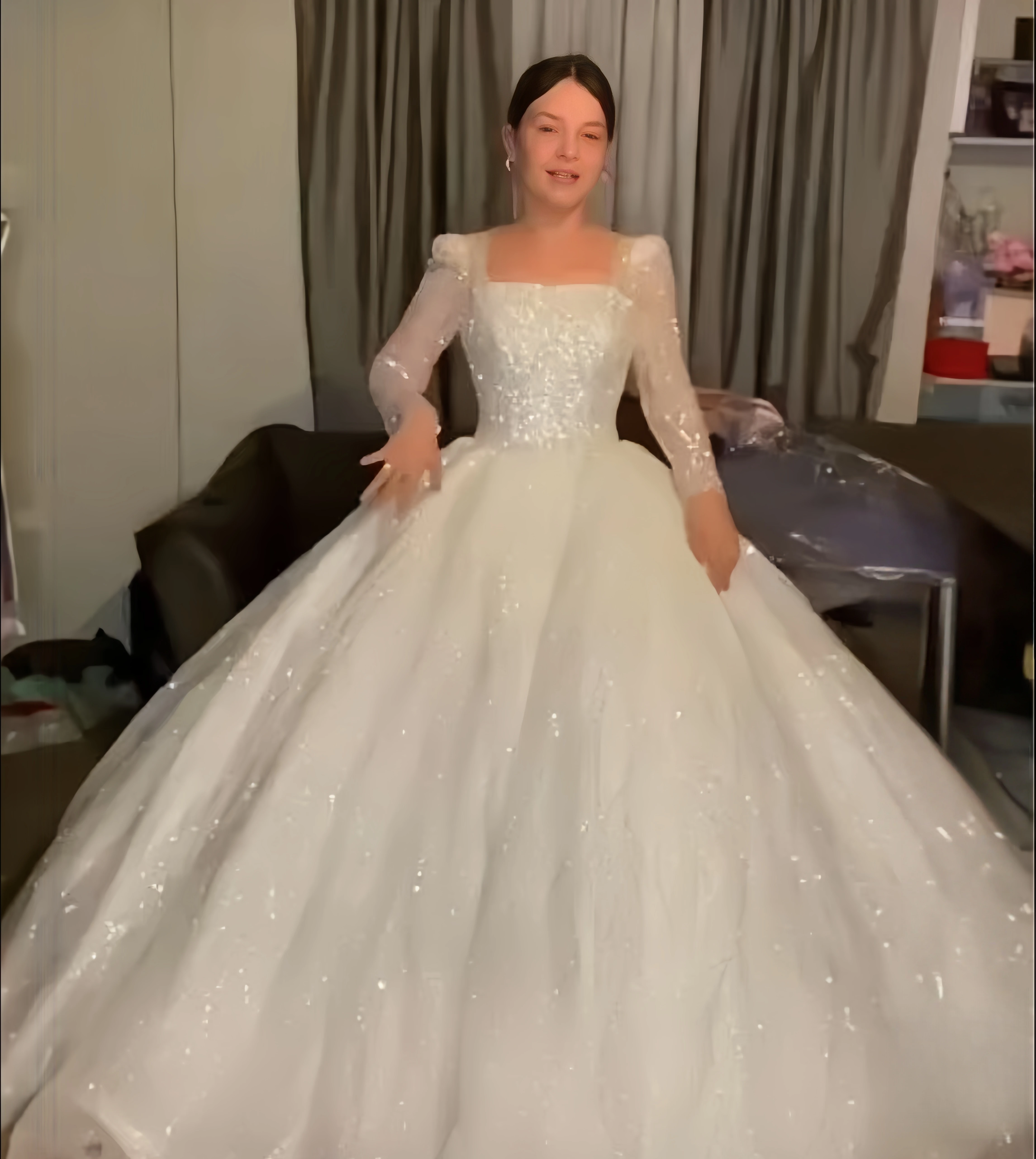 Custom-made Square Neck Long-sleeved Elegant and Magnificent Beaded Wedding Dress Vestidos De Novia Amanda Novias Amanda Novias