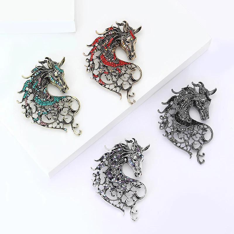 Jardme Vintage Hollow Horse Brooch for Women Multi Color Rhinestone Horse Head Metal Pin Casual Party Jewelry Gifts