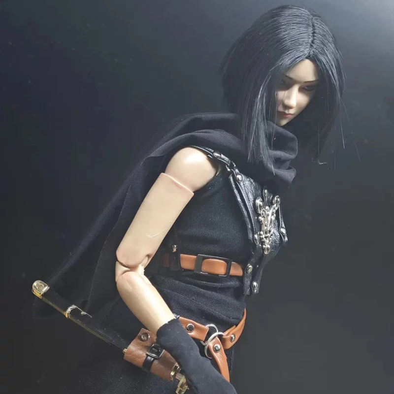 

Костюм женской ассасинки в масштабе 1/6: черное платье без рукавов, кожаный воротник и пояс с мечом для 12-дюймовой фигурки.