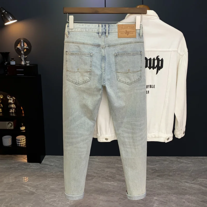 2025 nuovi jeans casual bianchi lucidi retrò americani da uomo in autunno, pantaloni lunghi a gamba piccola slim fit di colore chiaro