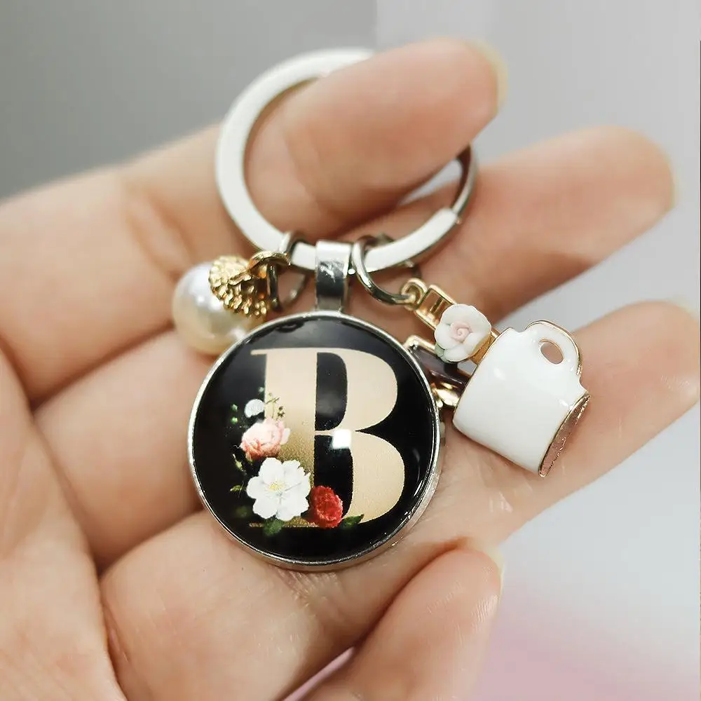 Fashion 26 Letter Keychains Imitation Pearl Rose Round Initials Keyrings Cup Pendant Car Keyholder Bag Ornaments Accessories