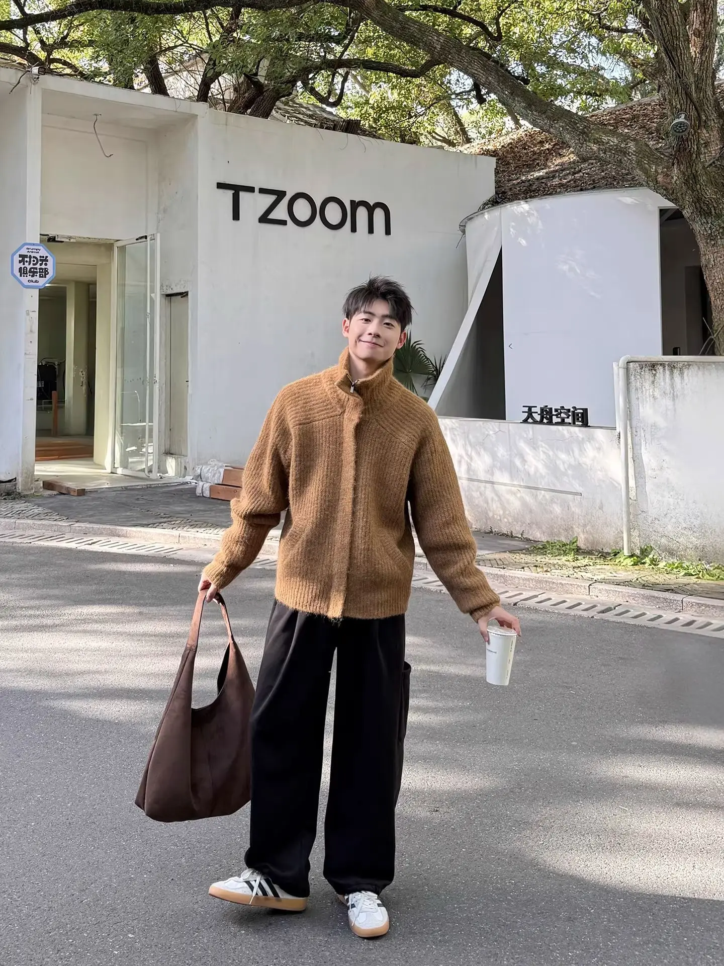 

Мужские пуловеры с меховым воротником Blancos: классические, традиционные, простые, базовые, стандартные, из шерсти