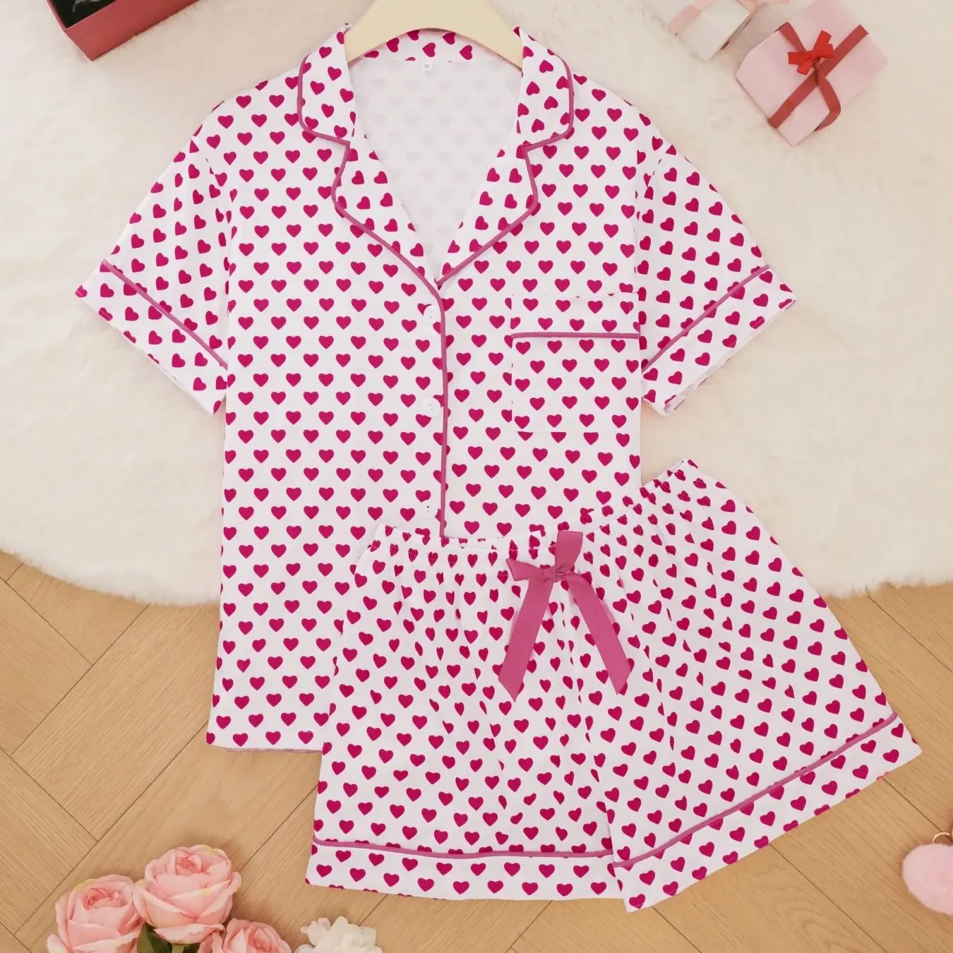 

Soft and cute heart pattern home clothes, white short sleeved shorts, pajamas, skin friendly and not stuffy women's style