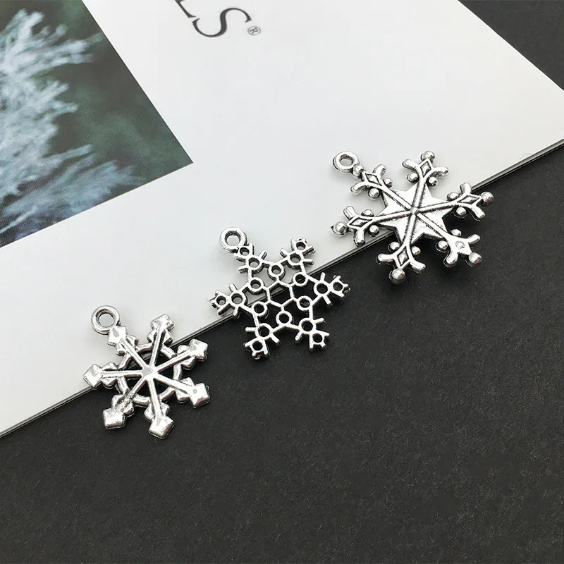 (14Pcs/pack)1cm-2.5cm Mixed Silver Alloy Snowflake Pendant Christmas Decoration Metal Hollowed Out Snowflake Handmade Gift Label